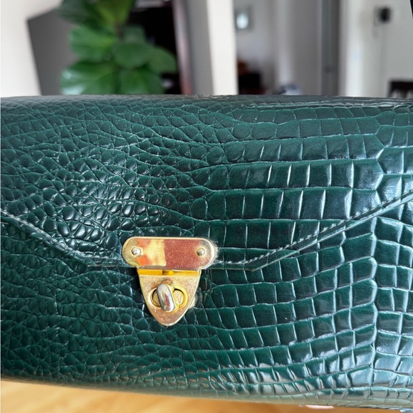 Elegant Green Crocodile-Embossed Women's Bag - Picture 5 of 8